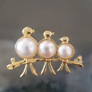 Bird pin brooch 3 birds on tree faux pearl goldtone rhinestones nature
